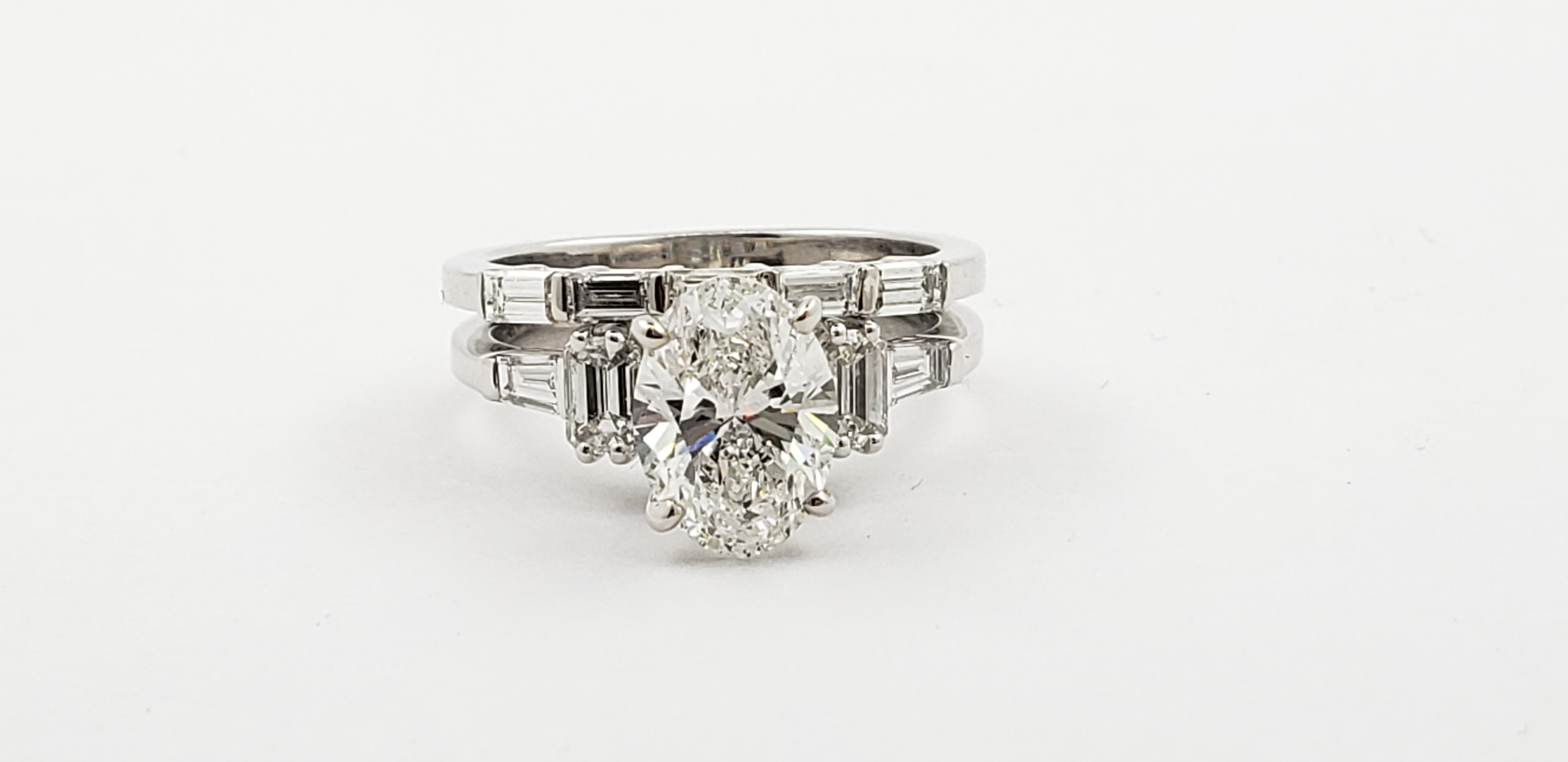 3 pcs Oval Shape Bridal Set with Emerald & Baguette Side Diamonds